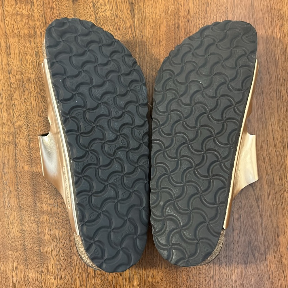 Birkenstock Arizona Sandal in Rose Gold - Picture 7 of 10